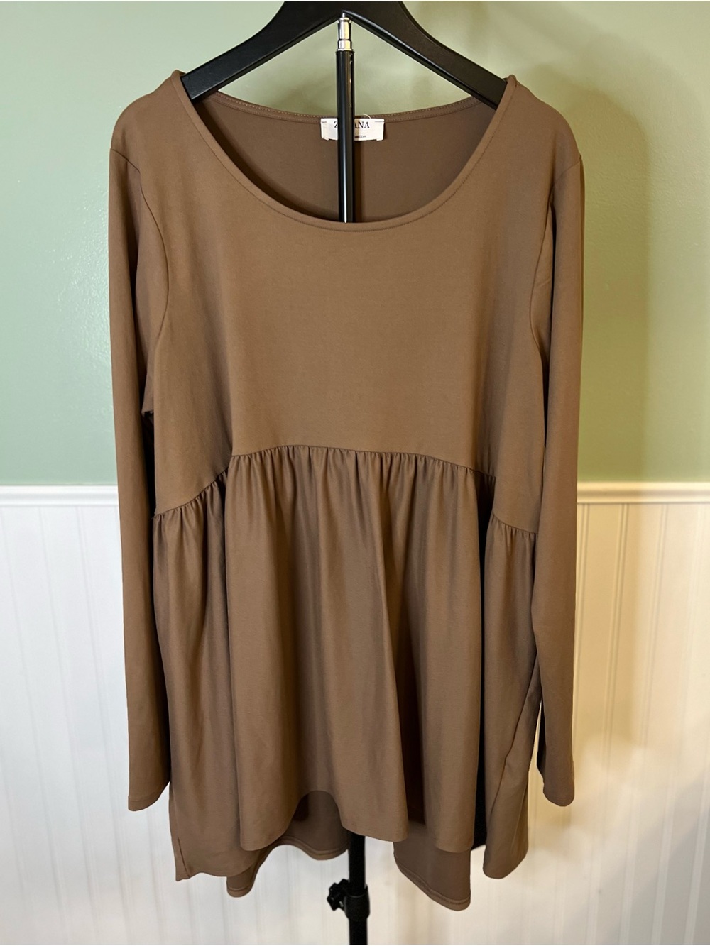 Zenana Outfitters Brown Empire Waist Long Sleeve Peplum Top. Size 1X